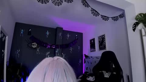 Raven Witch online show from October 3, 2025, 10:18 pm