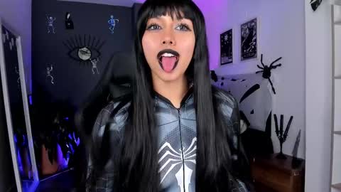 Raven Witch online show from October 16, 2025, 10:33 pm