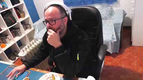 ravingr3d3 online show from February 15, 2026, 4:58 pm