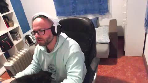 ravingr3d3 online show from March 8, 2026, 8:01 pm