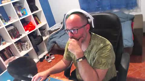 ravingr3d3 online show from May 4, 2026, 9:55 pm