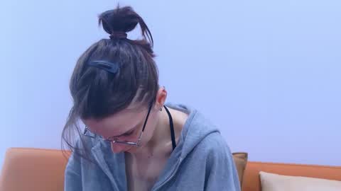 Ray-Ray online show from December 19, 2025, 2:51 am