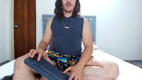 Snapshot of ray_weed chatting on August 5, 2026, 10:44 pm Ray online show from August 5, 2026, 10:44 pm