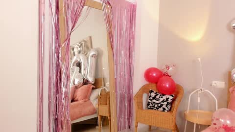 Raychell Black  online show from December 21, 2024, 4:25 pm