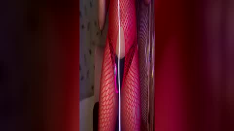 Snapshot of rayemillian chatting on June 19, 2026, 11:52 pm Raye Millian online show from June 19, 2026, 11:52 pm