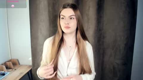 Mila online show from February 5, 2026, 7:24 am