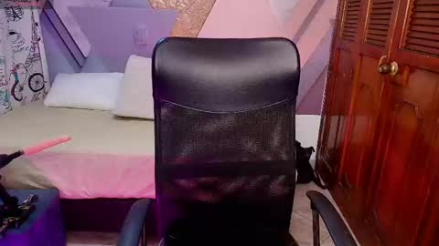 Snapshot of raylin_escobar chatting on May 4, 2026, 12:12 pm raylin_escobar online show from May 4, 2026, 12:12 pm