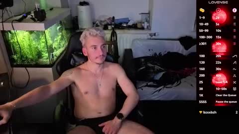 Rayzel online show from March 13, 2026, 10:27 pm