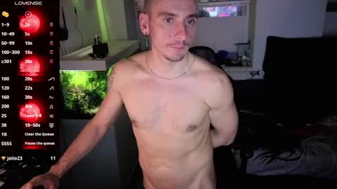 Snapshot of rayzel_white chatting on April 28, 2026, 2:27 am Rayzel White online show from April 28, 2026, 2:27 am