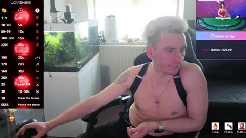 Snapshot of rayzel_white chatting on May 29, 2026, 1:20 pm Rayzel White online show from May 29, 2026, 1:20 pm