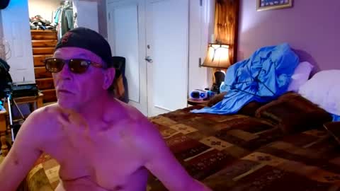 Snapshot of ready4aride2day chatting on December 2, 2024, 2:53 am ready4aride2day online show from December 2, 2024, 2:53 am