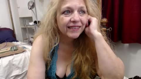 Snapshot of ready_betty chatting on October 24, 2025, 9:55 pm Betty online show from October 24, 2025, 9:55 pm