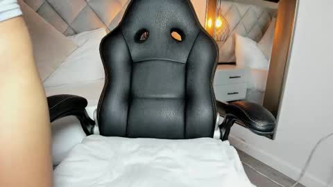 DONCELLA online show from February 5, 2026, 8:24 pm