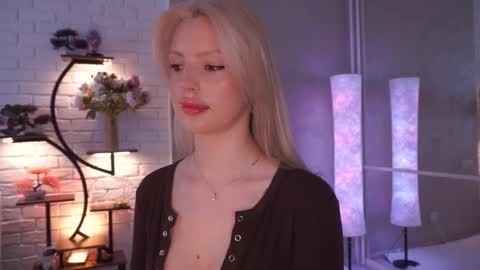 Snapshot of realcrystal chatting on March 1, 2026, 5:31 am Grace online show from March 1, 2026, 5:31 am