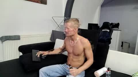 Ask me online show from December 6, 2024, 3:08 am