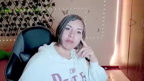 Rebbeca online show from November 14, 2025, 10:25 am