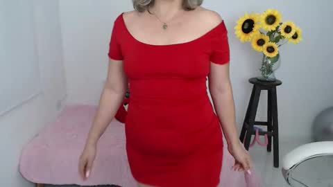 Snapshot of rebeca_milf chatting on September 24, 2025, 12:52 pm REBECA online show from September 24, 2025, 12:52 pm
