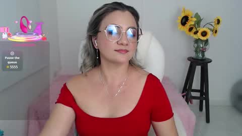 Snapshot of rebeca_milf chatting on November 14, 2025, 5:11 pm REBECA online show from November 14, 2025, 5:11 pm