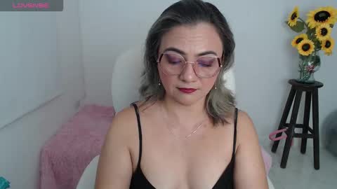 Snapshot of rebeca_milf chatting on November 15, 2025, 12:02 pm REBECA online show from November 15, 2025, 12:02 pm