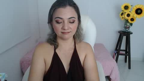Snapshot of rebeca_milf chatting on November 21, 2025, 12:59 pm REBECA online show from November 21, 2025, 12:59 pm