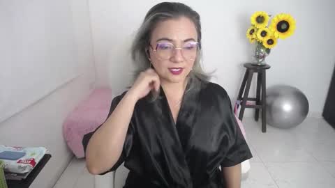 Snapshot of rebeca_milf chatting on December 2, 2025, 1:50 pm REBECA online show from December 2, 2025, 1:50 pm