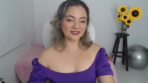 Snapshot of rebeca_milf chatting on December 3, 2025, 1:31 pm REBECA online show from December 3, 2025, 1:31 pm