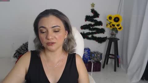 Snapshot of rebeca_milf chatting on December 18, 2025, 12:33 pm REBECA online show from December 18, 2025, 12:33 pm
