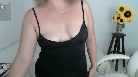 Snapshot of rebeca_milf chatting on January 7, 2026, 2:52 pm REBECA online show from January 7, 2026, 2:52 pm