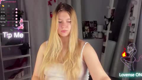 rebecca_____ online show from September 16, 2025, 1:39 am