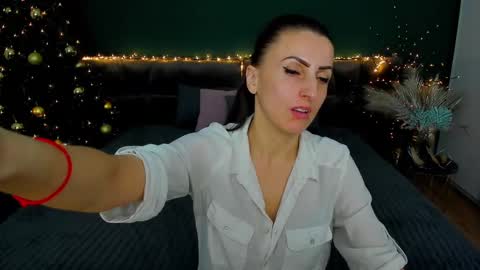 rebecca_diamonds online show from January 5, 2025, 3:55 pm