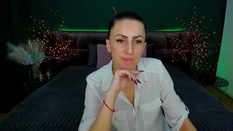 rebecca_diamonds online show from February 17, 2025, 3:42 pm