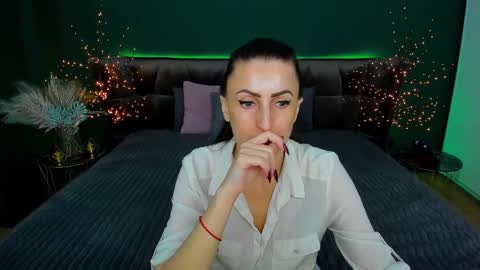 rebecca_diamonds online show from March 11, 2025, 10:40 am