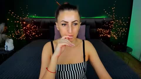 rebecca_diamonds online show from December 1, 2025, 6:40 am