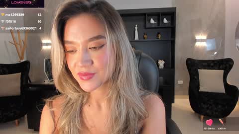 Snapshot of rebeccahudson_ chatting on December 28, 2024, 6:17 am Rebe online show from December 28, 2024, 6:17 am