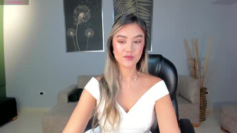 Snapshot of rebeccahudson_ chatting on January 14, 2025, 3:11 am Rebe online show from January 14, 2025, 3:11 am