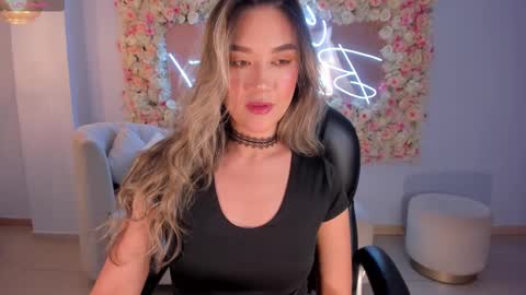 Snapshot of rebeccahudson_ chatting on February 26, 2025, 2:15 am Rebe online show from February 26, 2025, 2:15 am
