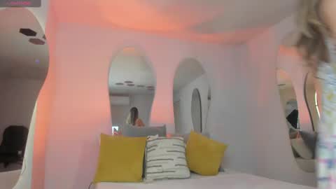 Snapshot of rebeccahudson_ chatting on March 7, 2025, 3:08 am Rebe online show from March 7, 2025, 3:08 am
