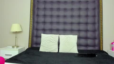 Snapshot of rebeccavibes chatting on November 17, 2025, 8:25 pm rebeccavibes online show from November 17, 2025, 8:25 pm