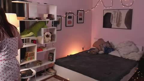 Lylu online show from February 28, 2026, 7:26 pm