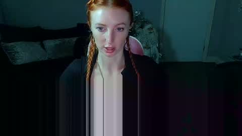 Red -  online show from December 17, 2024, 2:33 pm