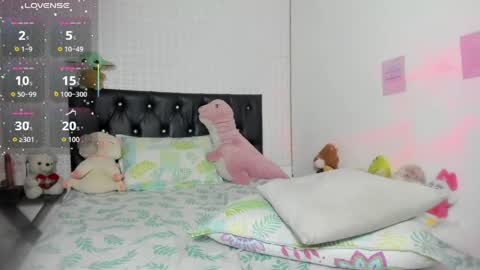 Snapshot of red_girlofficial chatting on May 15, 2026, 9:11 pm Taliana online show from May 15, 2026, 9:11 pm