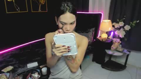 Snapshot of red_linn chatting on November 8, 2025, 1:50 am danika linn online show from November 8, 2025, 1:50 am