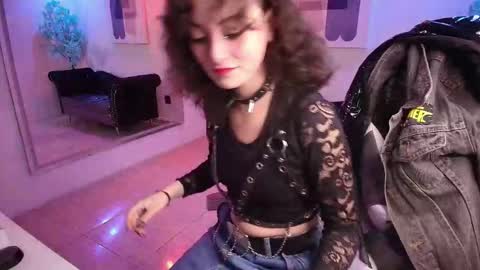 Snapshot of red_moonx chatting on October 15, 2025, 11:21 am Res Moon online show from October 15, 2025, 11:21 am