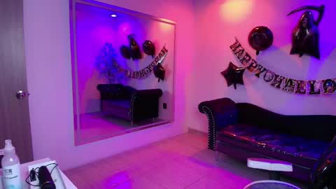 Snapshot of red_moonx chatting on October 27, 2025, 11:14 am Res Moon online show from October 27, 2025, 11:14 am