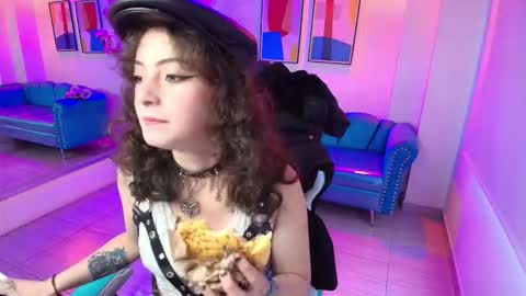 Snapshot of red_moonx chatting on November 6, 2025, 11:33 am Res Moon online show from November 6, 2025, 11:33 am