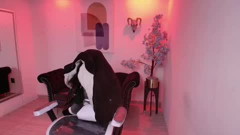 Snapshot of red_moonx chatting on November 7, 2025, 11:43 am Res Moon online show from November 7, 2025, 11:43 am