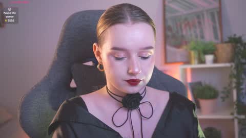 QUEEN OF EVIL online show from December 19, 2024, 10:00 pm