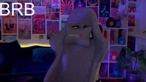 QUEEN OF EVIL online show from December 20, 2024, 4:04 pm