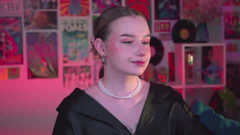 QUEEN OF EVIL online show from December 21, 2024, 8:32 pm