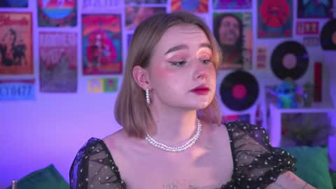 QUEEN OF EVIL online show from December 23, 2024, 11:39 pm